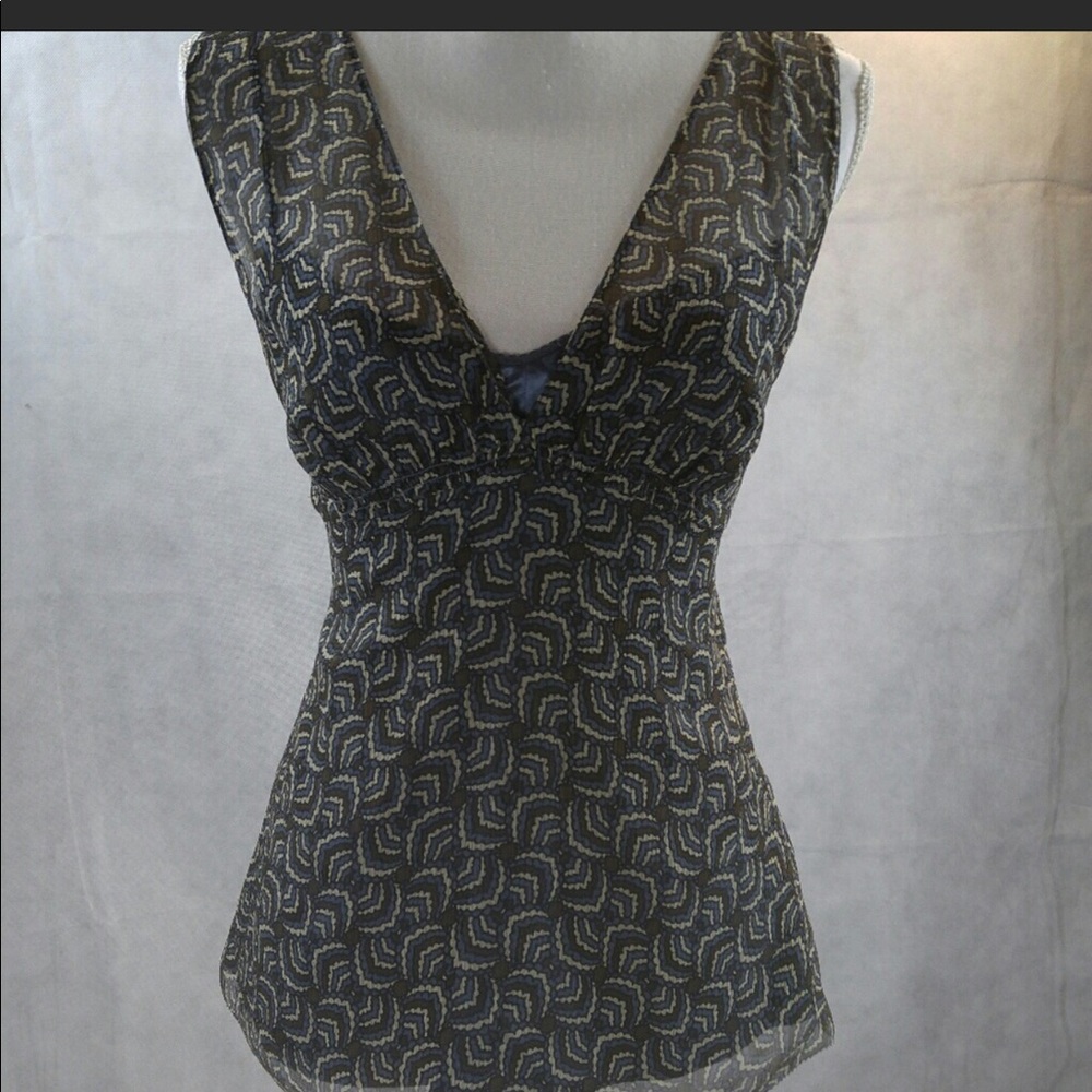 ❤️Tahari Sleeveless Blouse❤️